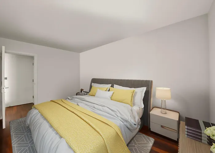 Sg, Charming Chelsea Balcony Suite