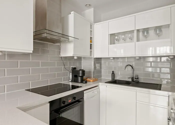 Sg, Charming Chelsea Balcony Suite